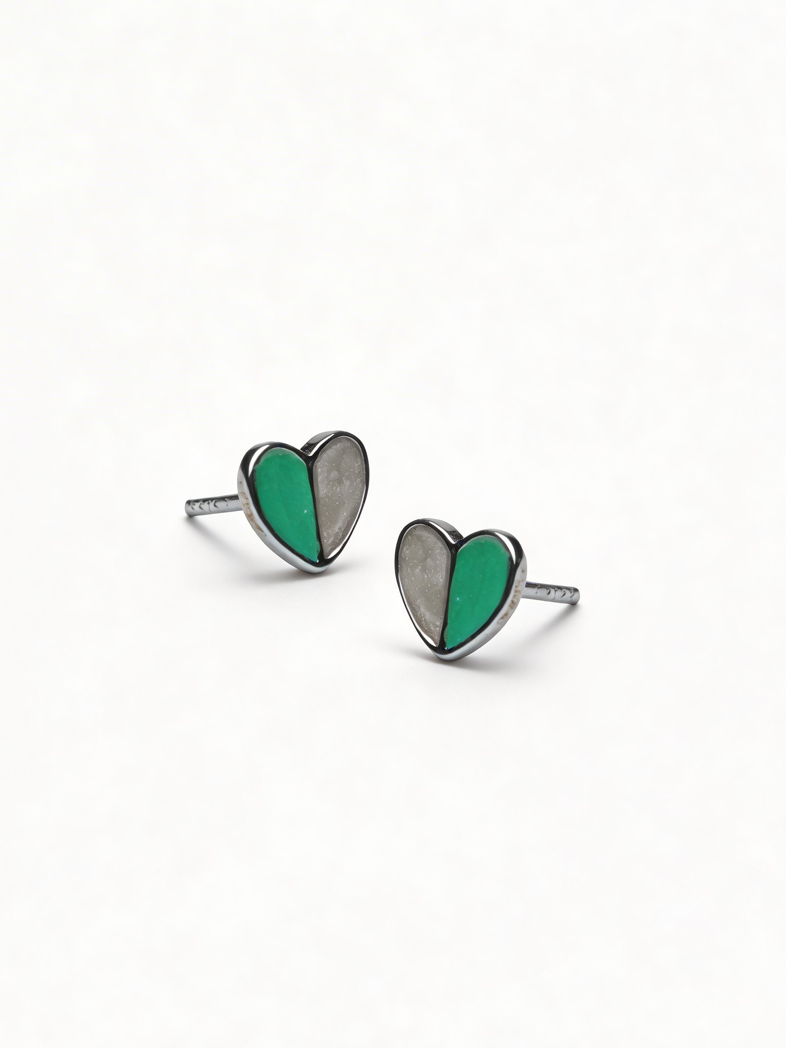 Nilo Half-Tone Heart Stud Earrings