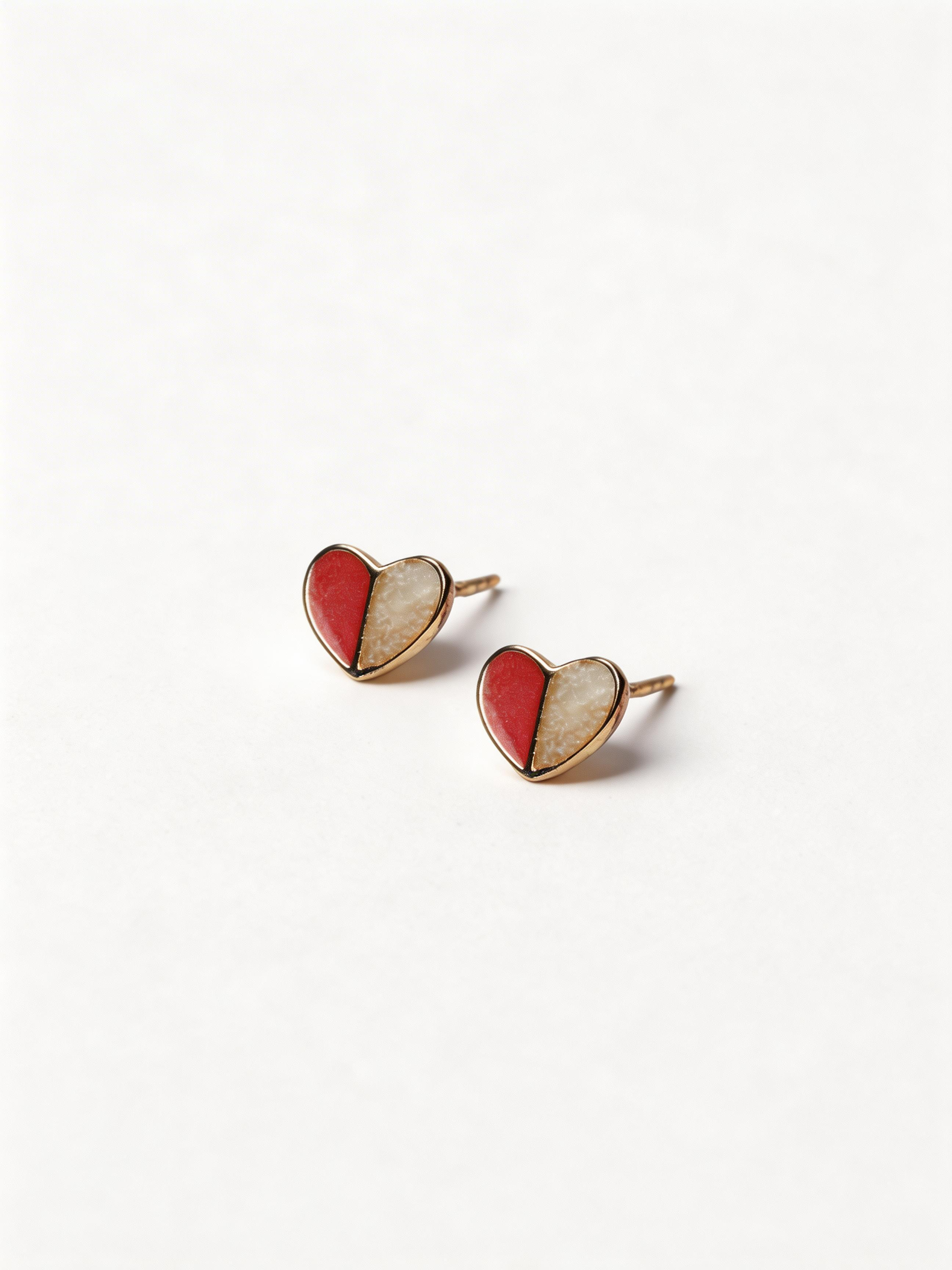 Nilo Half-Tone Heart Stud Earrings
