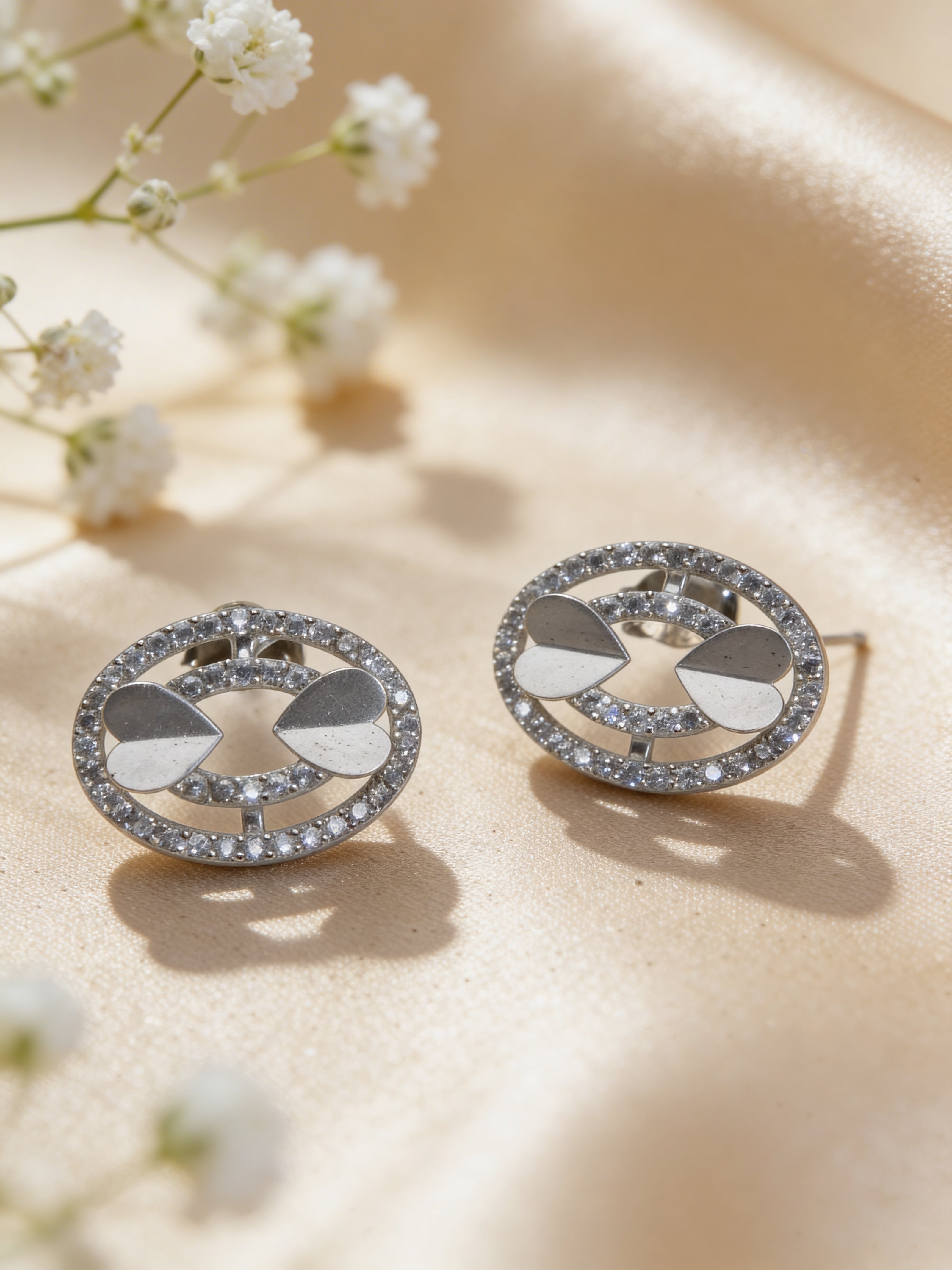 925 Minimal Heart Circle Studs
