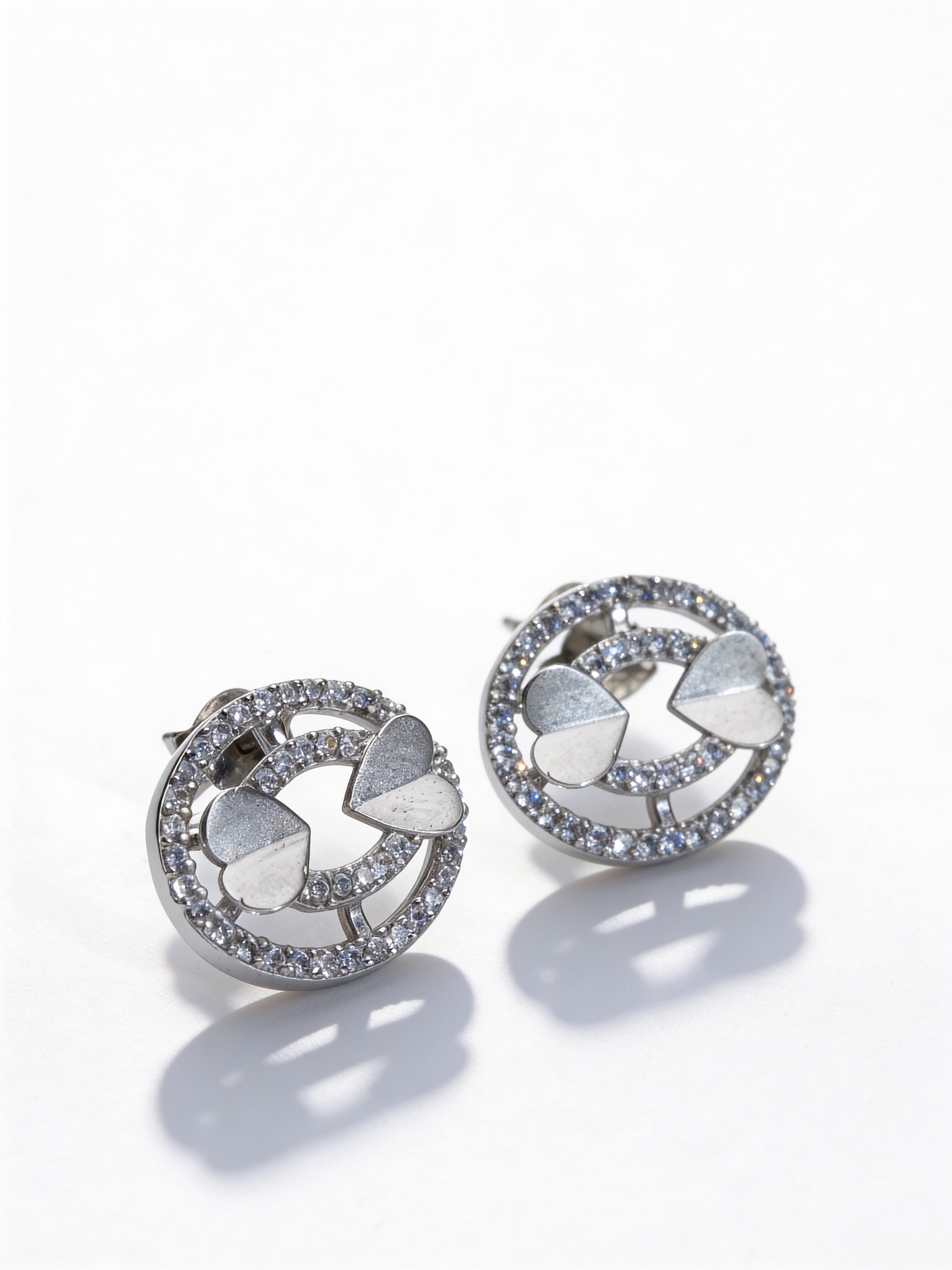 925 Minimal Heart Circle Studs