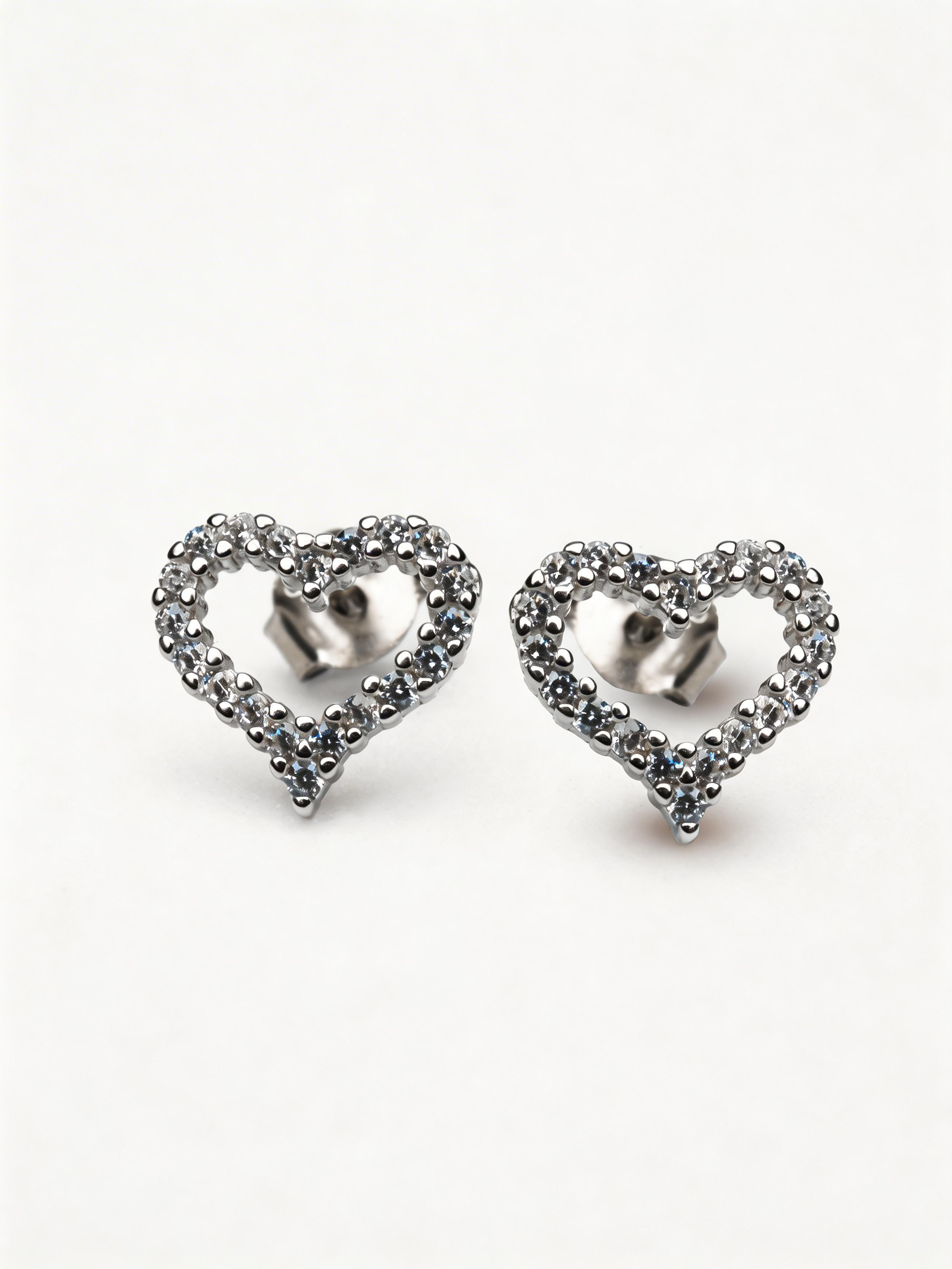 Nilo Sparkling Heart Outline Stud Earrings